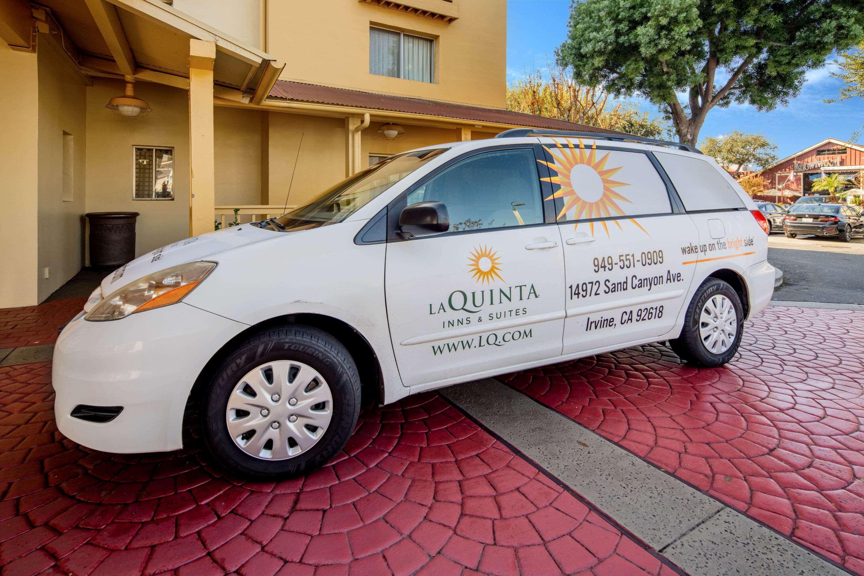 La Quinta Inn & Suites By Wyndham Irvine Spectrum Exterior photo
